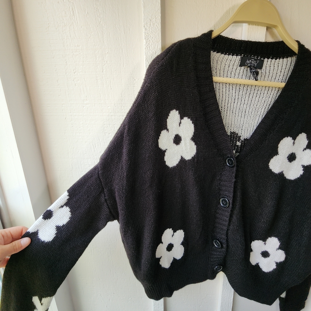 Just Polly New York Daisy Cardigan Black Crop Sweater Size Medium - Picture 4 of 9
